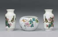 LIU YUCEN（1904-1965）， 20TH CENTURY A PAIR OF FAMILLE ROSE MINIATURE VASES； AND A BRUSHWASHER